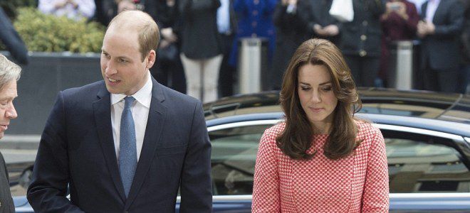 Putera William dan Kate Middleton menghadiri sekolah dengan kanak 